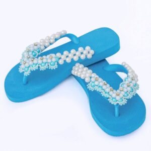 Chinelo Personalizado Azul Bordado com Pérolas e Strass - ArteSul Chinelo Personalizado Azul Bordado com Pérolas e Strass - ArteSul