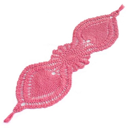 Caminho de Mesa em Crochê Rendado Rosa com Tassel - ArteSul Caminho de Mesa em Crochê Rendado Rosa com Tassel - ArteSul